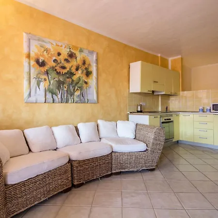 Apartman Two-levels With Balconies And Parking